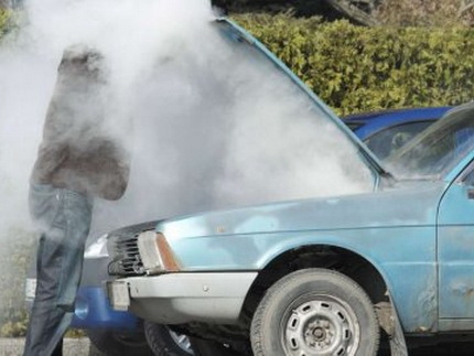 FOTO: Šta kad motor prokuva? 