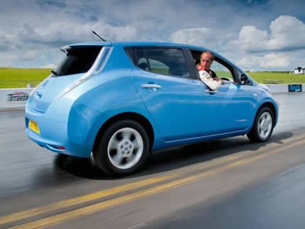 VIDEO: Nissan Leaf postavio rekord u vožnji u rikverc