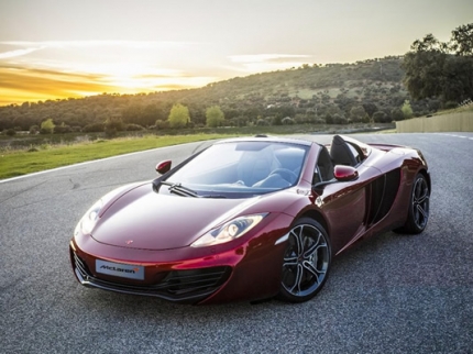 FOTO: McLaren u toplesu – savršenstvo za ljetne dane