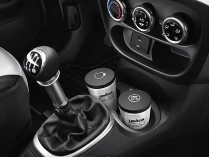 FOTO: Fiat 500L sa ugrađenim aparatom za kafu