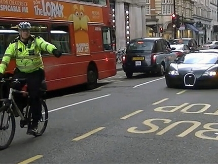 VIDEO: Kad bicikl zaustavi Bugattija