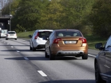 Volvo pomaže vozačima tehnologijom koja automatski prati vozilo ispred