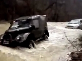 VIDEO: Star ali moćan: Gaz-69 spašava Toyotu